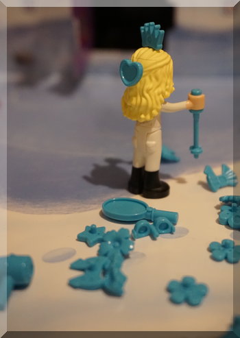 | love santa Lego skiier with hair accessories from the advent calendar