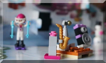 Lego freinds advent calendar day 9 sax