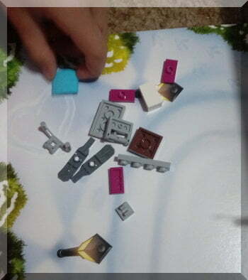Pile of Lego pieces to create a ski mobile