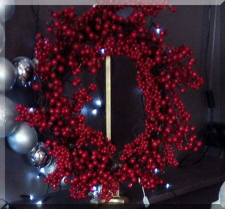 | love santa red berry wreath