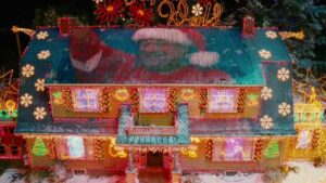 Light covered house from Deck the Halls movie, complete with a waving face on the roof!
